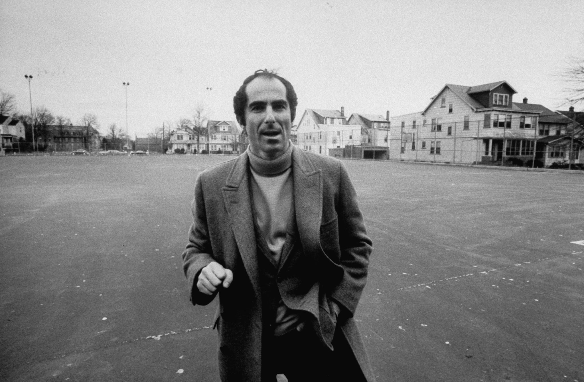 小說家菲利普‧彌爾頓‧羅斯（Philip Milton Roth）生於 1933 年 3 月 19 日，於 2018 年 5 月 22 日逝世。